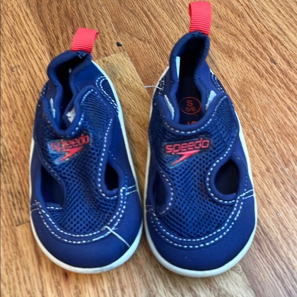 Speedo Blue and Red Water Shoes with Slip-On Design S 5/6 - Picture 1 of 6